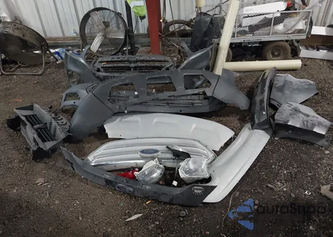 2018 Ford Escape Titanium z USA, uszkodzony, nr VIN 1FMCU9J98JUA07433